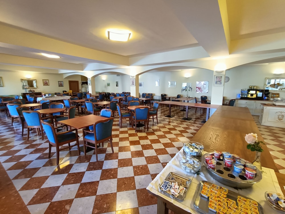 Villa Isabella Hotel & Residence 37/50