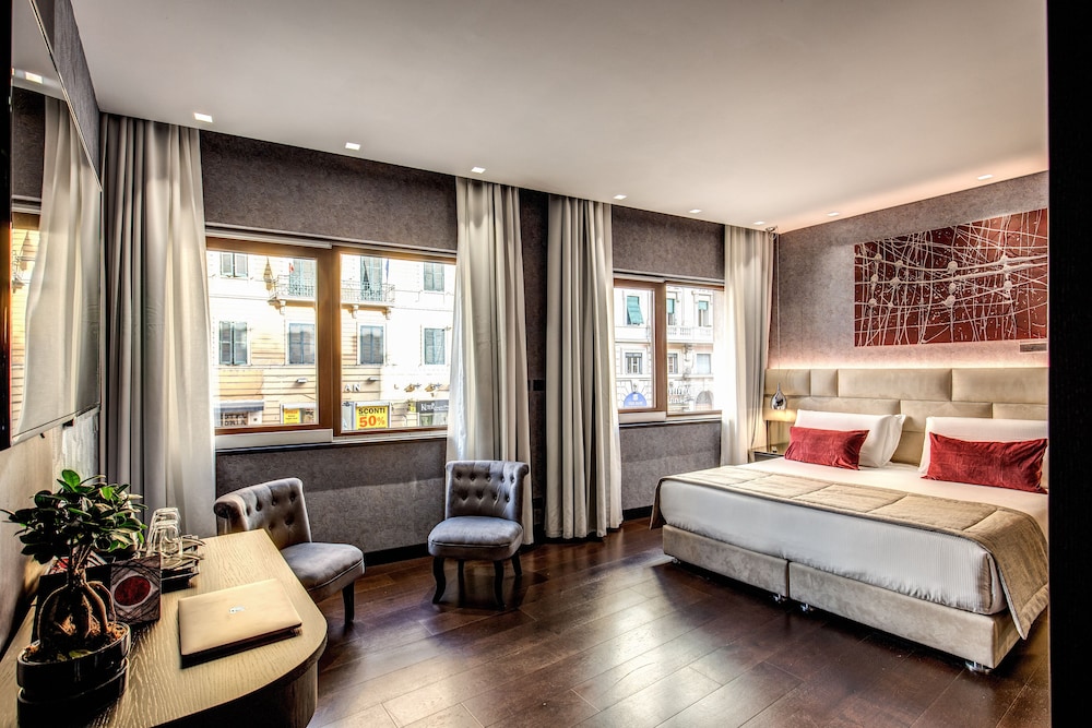 DELUXE, DOUBLE OR TWIN BED, CITY VIEW