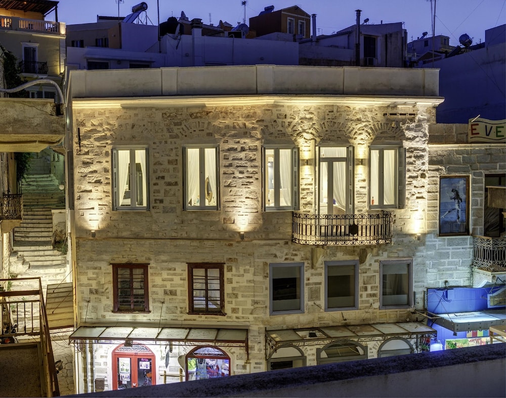 1844 Suites 1/61