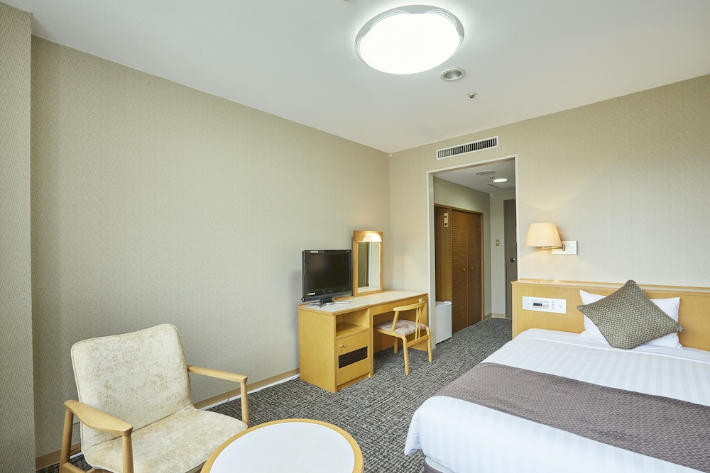 Semi Room, Semi Double Bed, Pet Friendly, Bathtub
