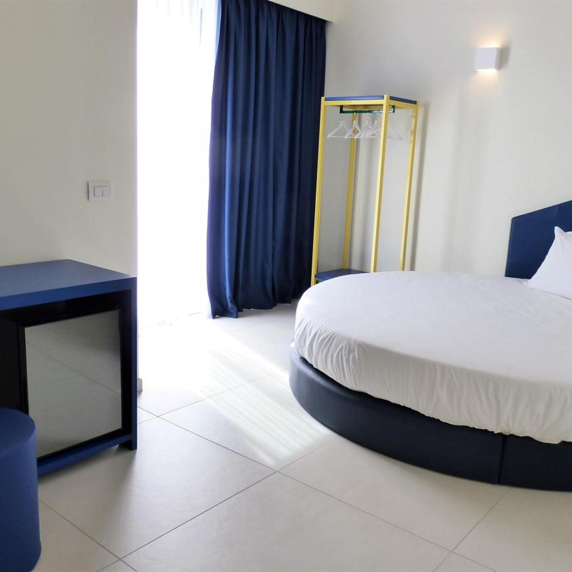 Room, Double Bed, Lateral Side Sea View, Balcony، HOTELTREVI 10/10