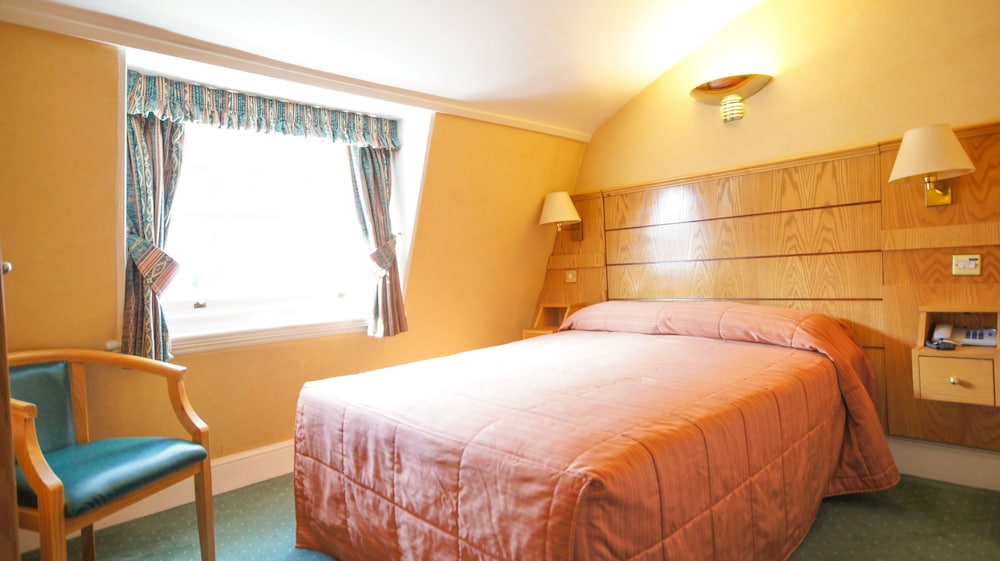 Nayland Hotel 34/66