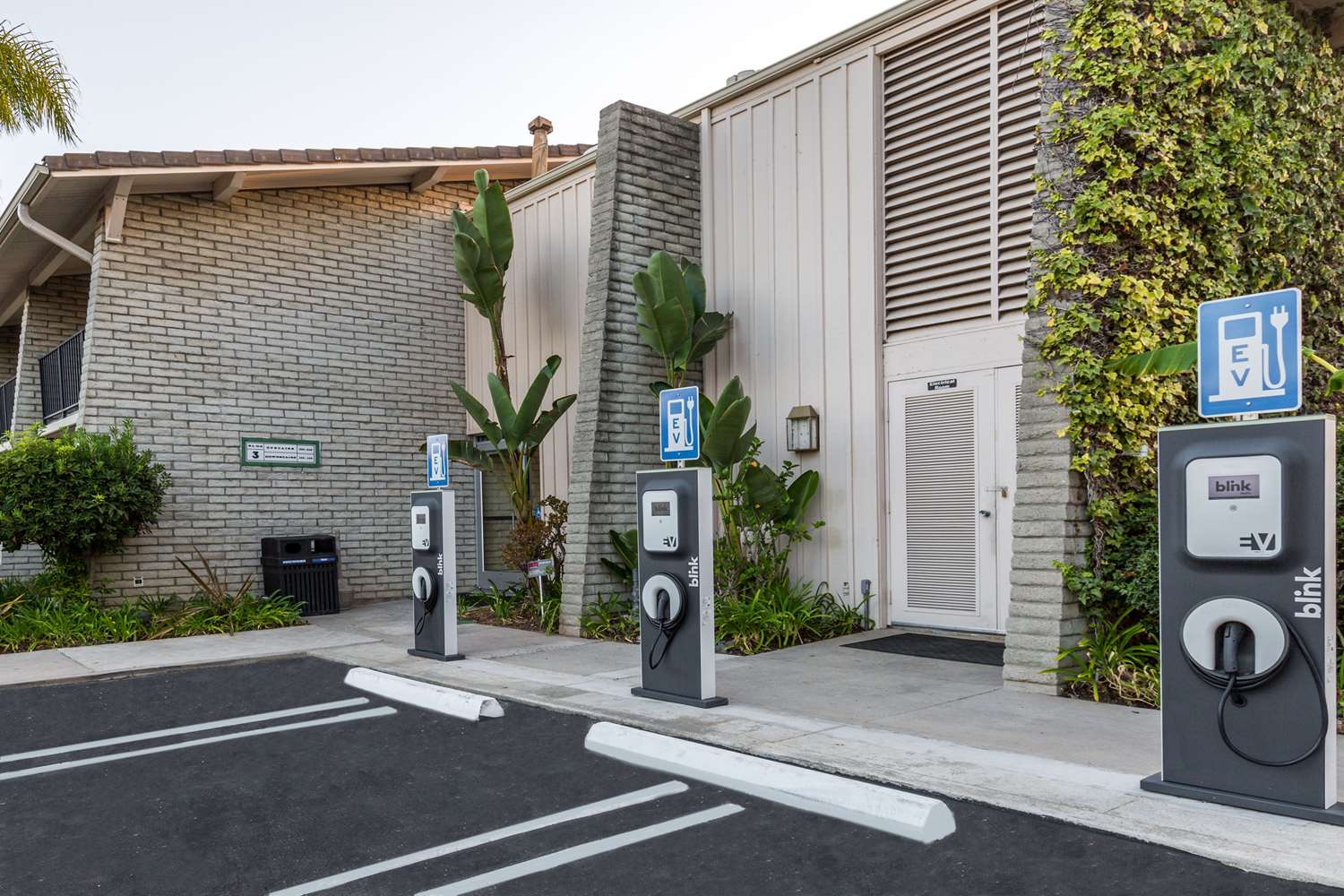 Ramada By Wyndham Santa Barbara 31/42