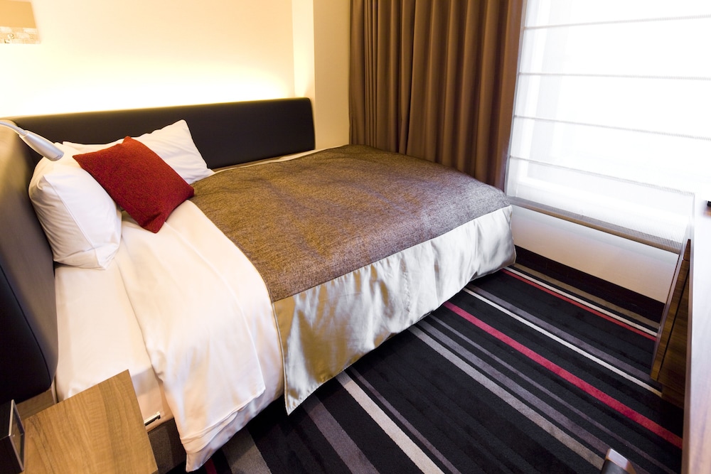 SEMI ROOM, SEMI DOUBLE BED