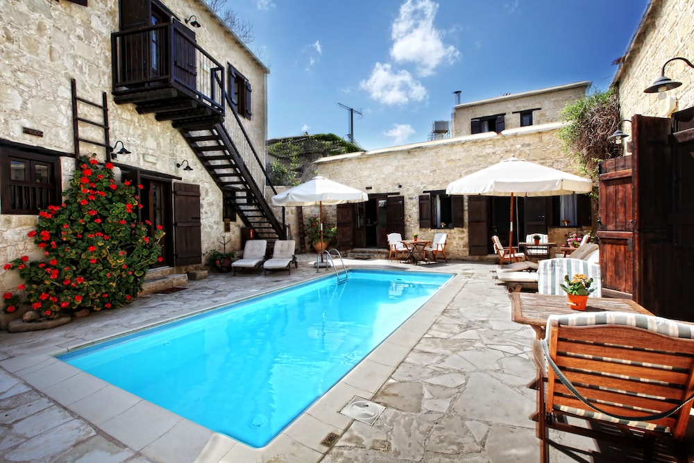 LEONIDAS VILLAGE HOUSES 41/45