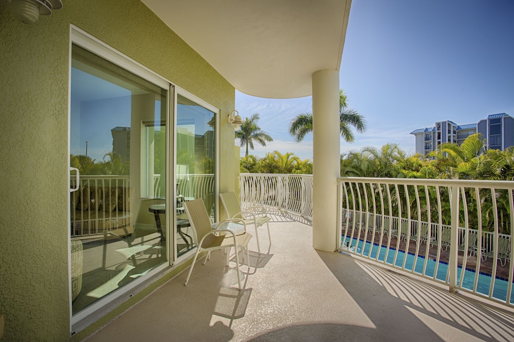 Crystal Palms Beach Resort 5/50