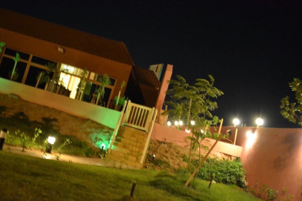 GOLDEN MARINA RESORT 43/50
