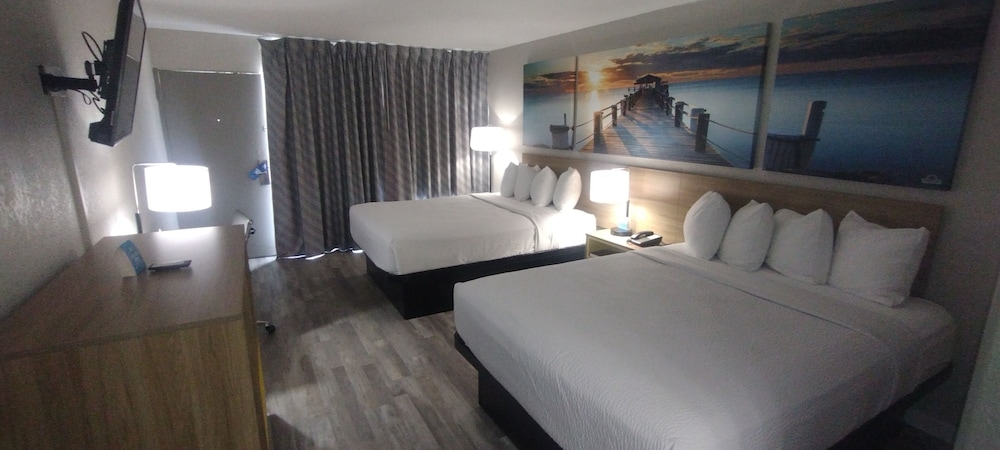 2 Bedrooms, Suite, 1 King and 2 Double Beds, Sofa