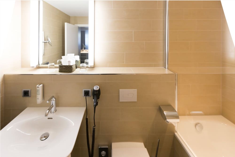 ALTERA HOTEL 30/33