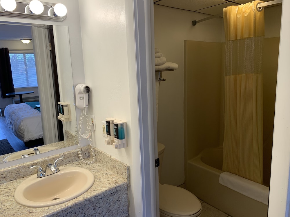 Baymont by Wyndham Petoskey 42/51