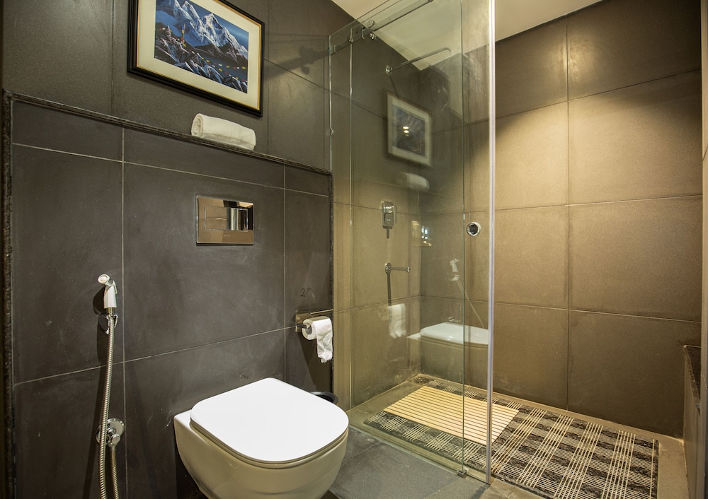 Indreni Suites Hotel 34/36