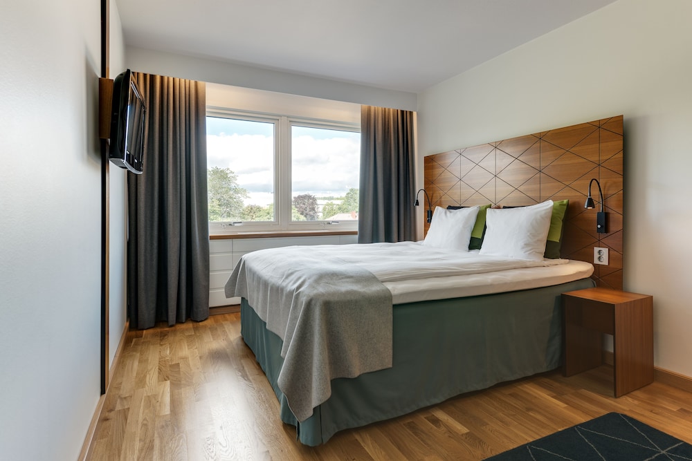Compact, Double Bed