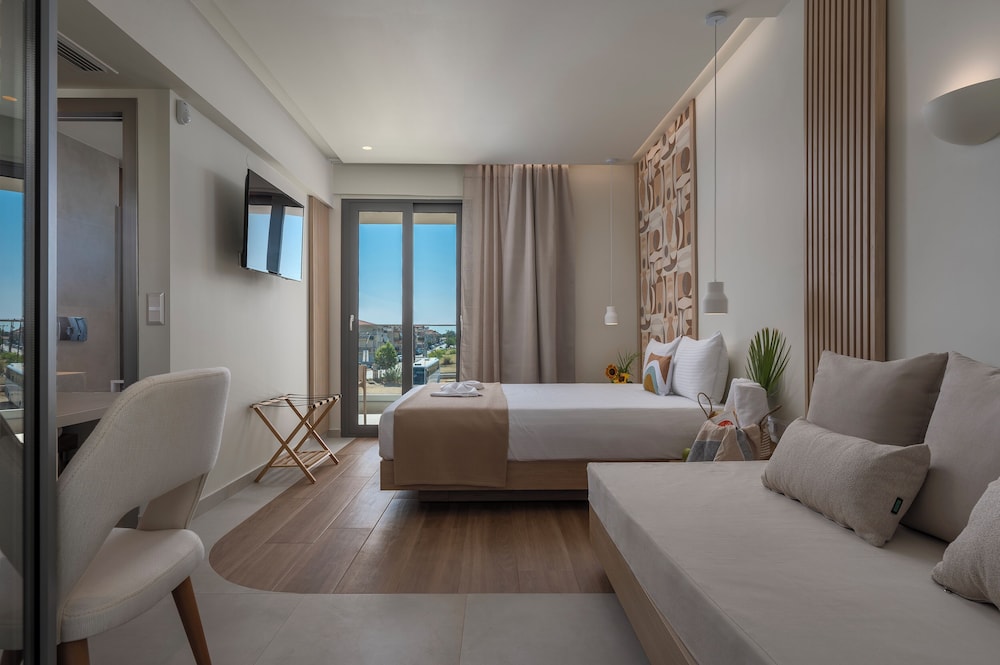 Sandy Seaside Suites 20/66