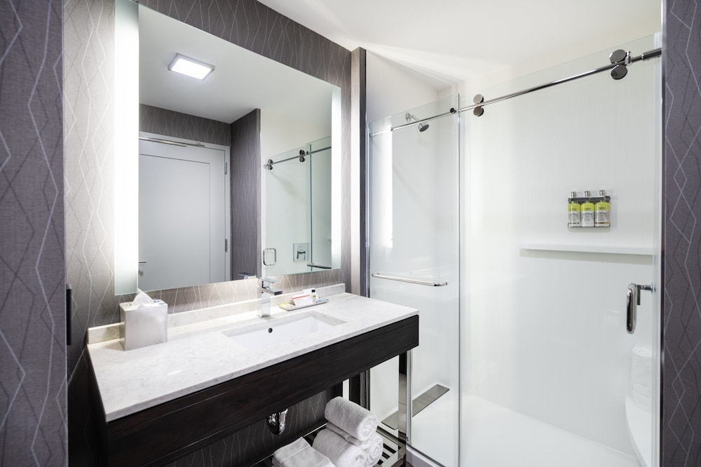 Staybridge Suites Quincy 13/67