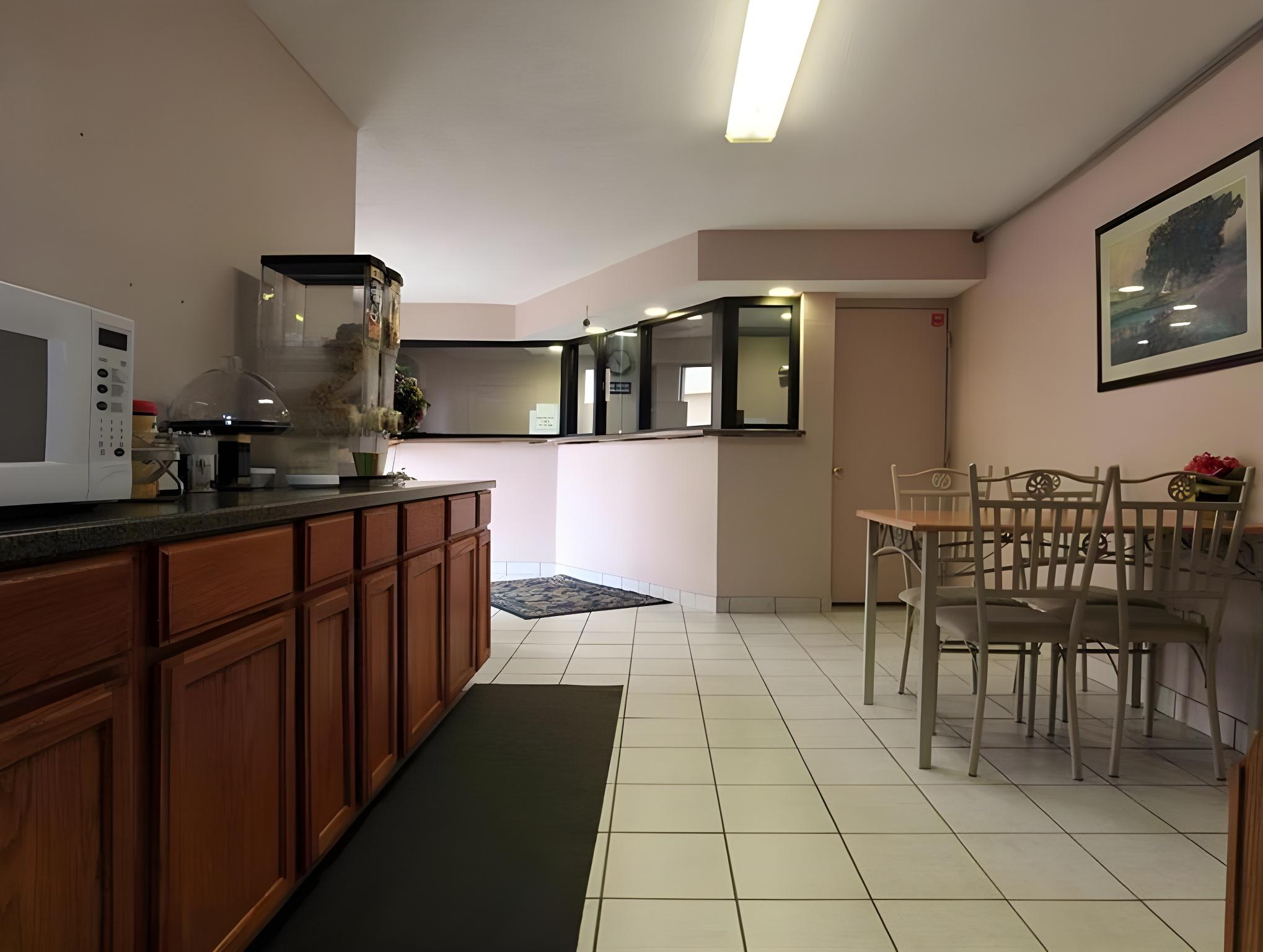 Americas Best Value Inn - Indy Northwest 17/27