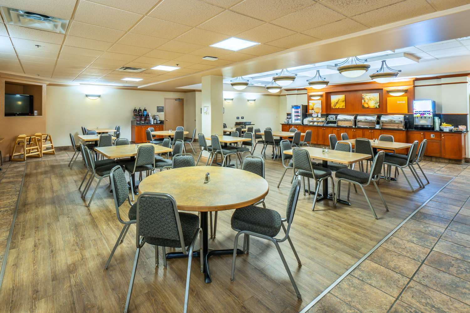 Comfort Inn & Suites Salmon Arm 16/26