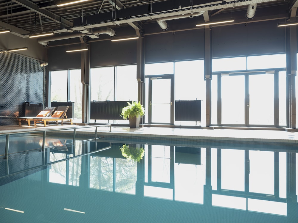 swimming pool spa