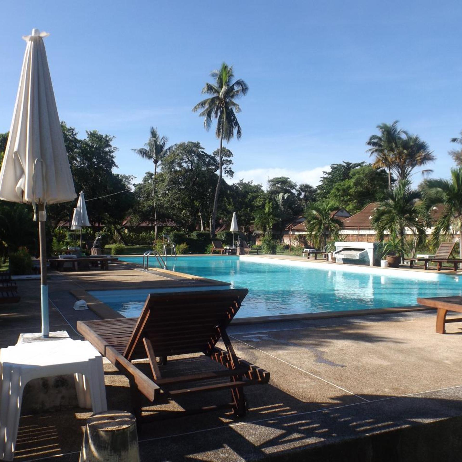 Lanta Long Beach Hostel 40/50