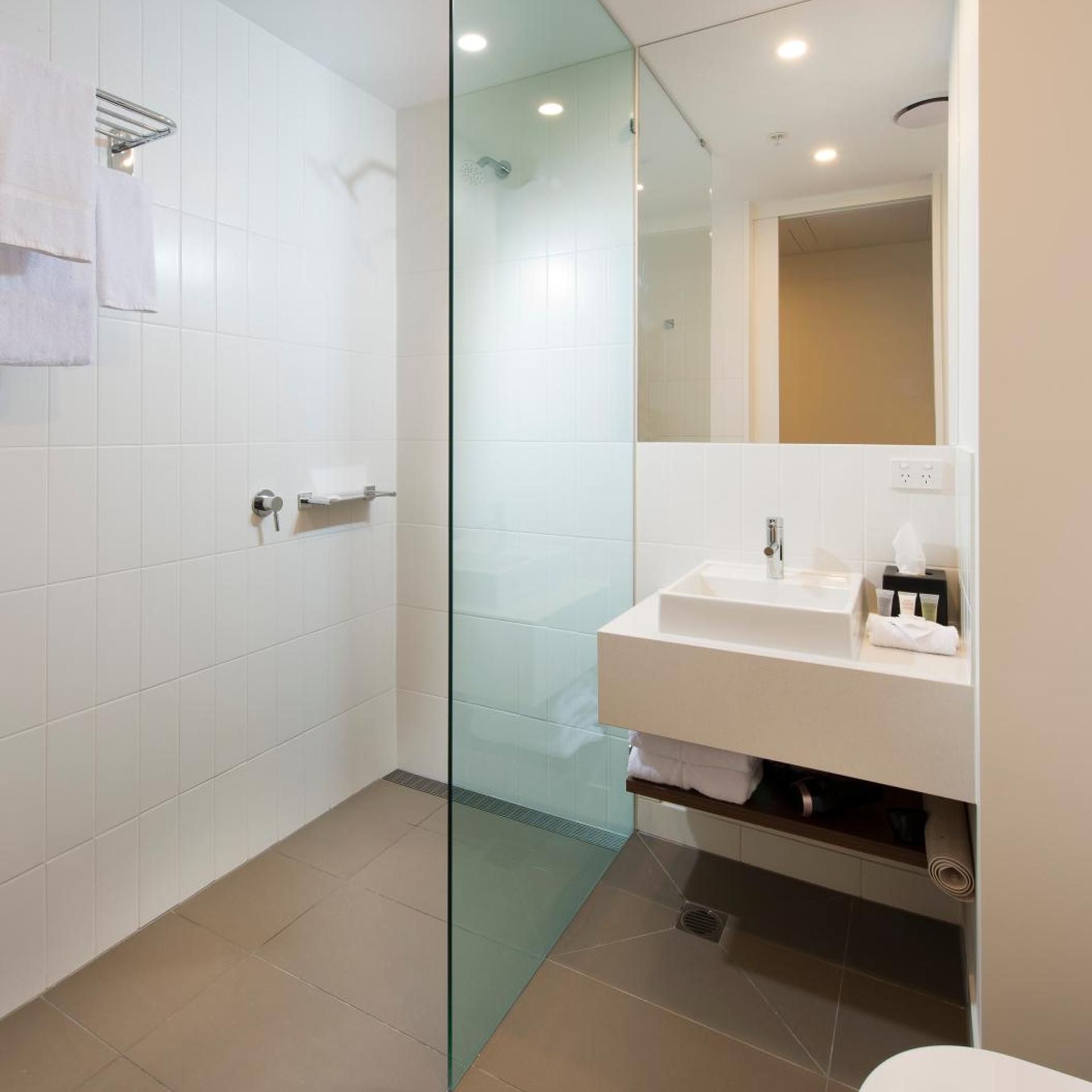 غرفة قياسية بسرير كينج وسرير كوين، ibis Brisbane Airport Hotel 5/5