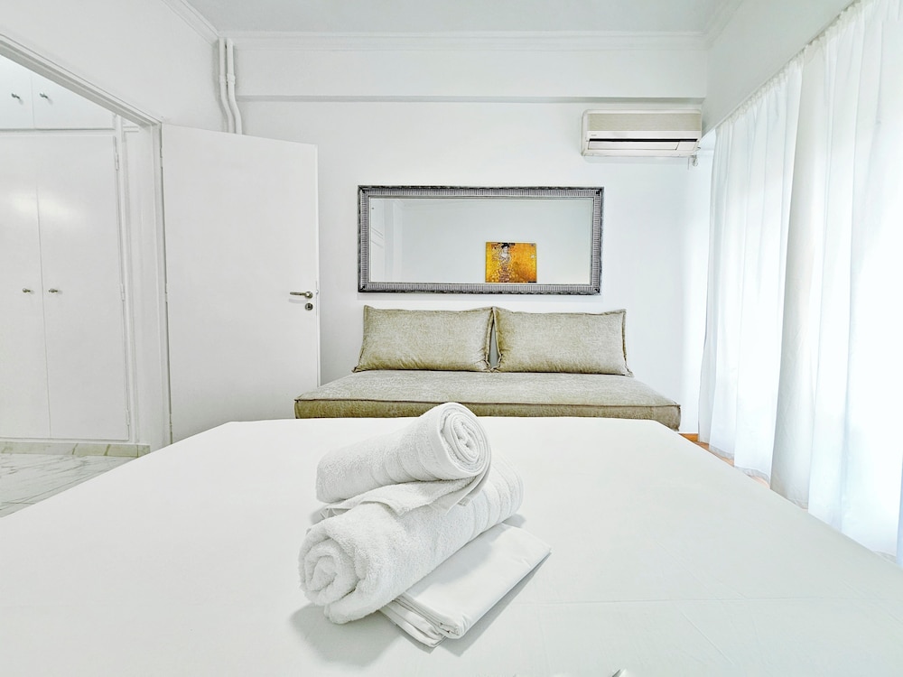Athens House 7/49