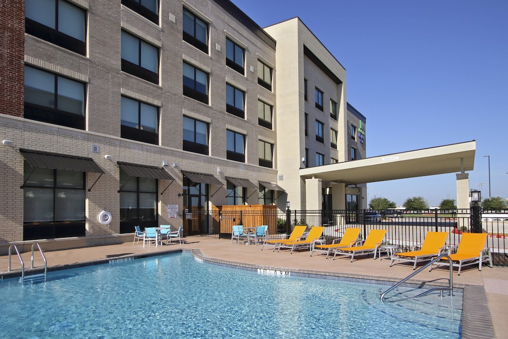 Holiday Inn Express & Suites Dallas-Frisco NW Toyota Stdm 1/52