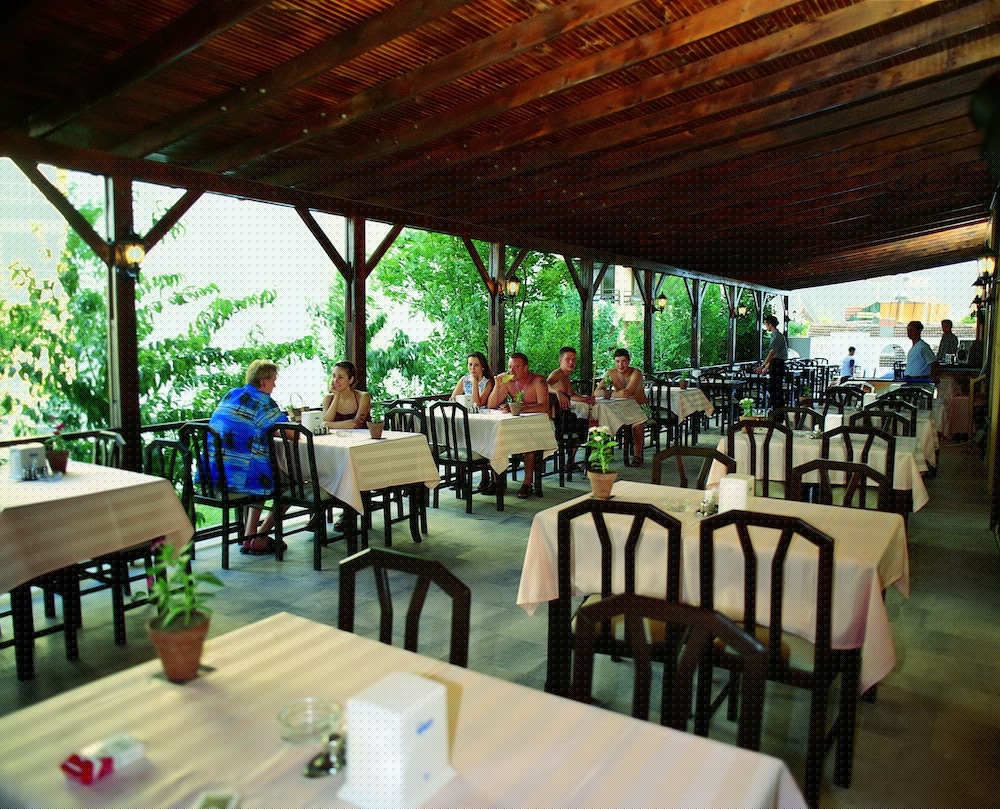 AEGEAN PARK HOTEL 25/40
