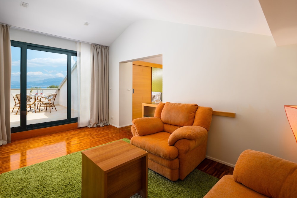 Aminess Vival Velaris Resort 74/90