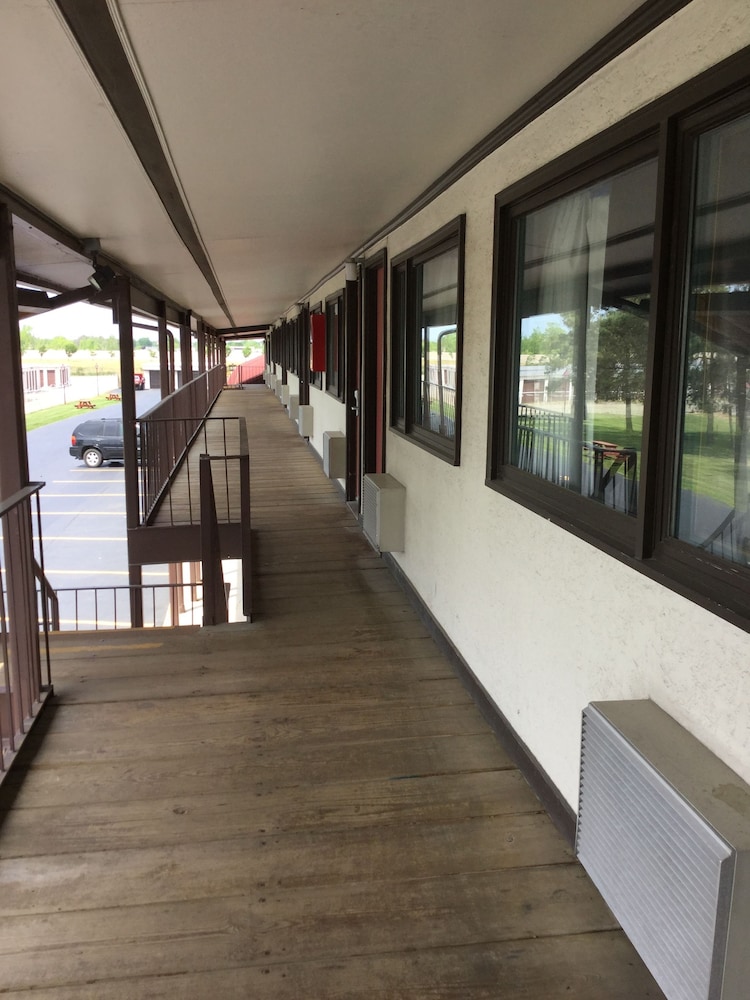 Econo Lodge Buffalo South 24/31
