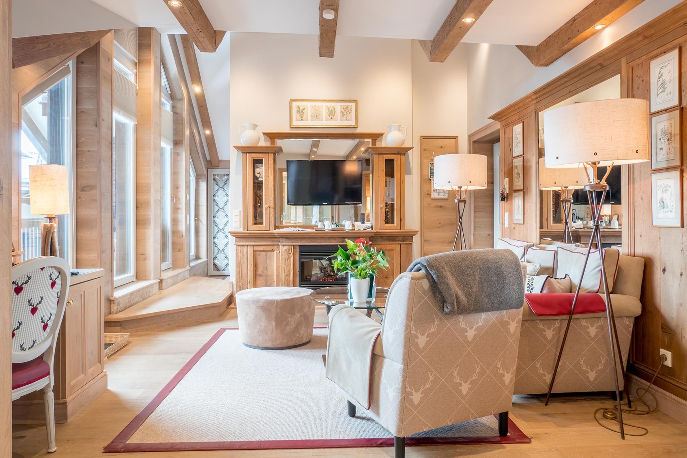 SIGNATURE, SUITE