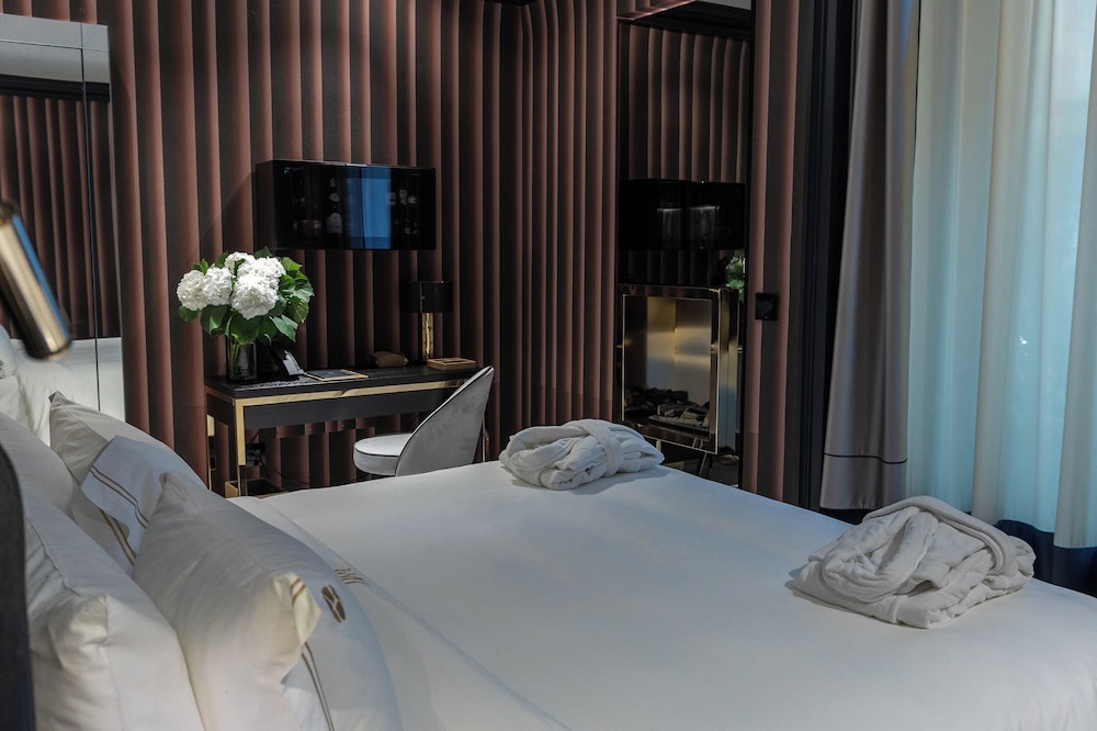 BUSINESS, KING BED