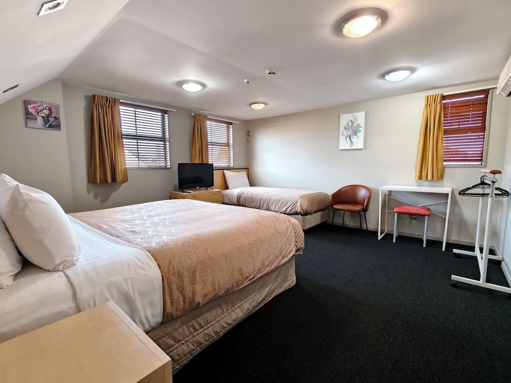 Athena Motel & Apartments 16/48