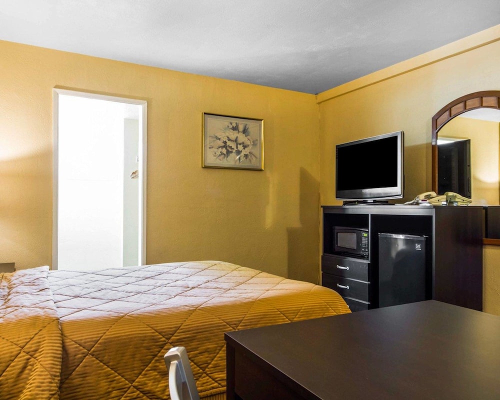 Econo Lodge Sacramento Convention Center 13/26