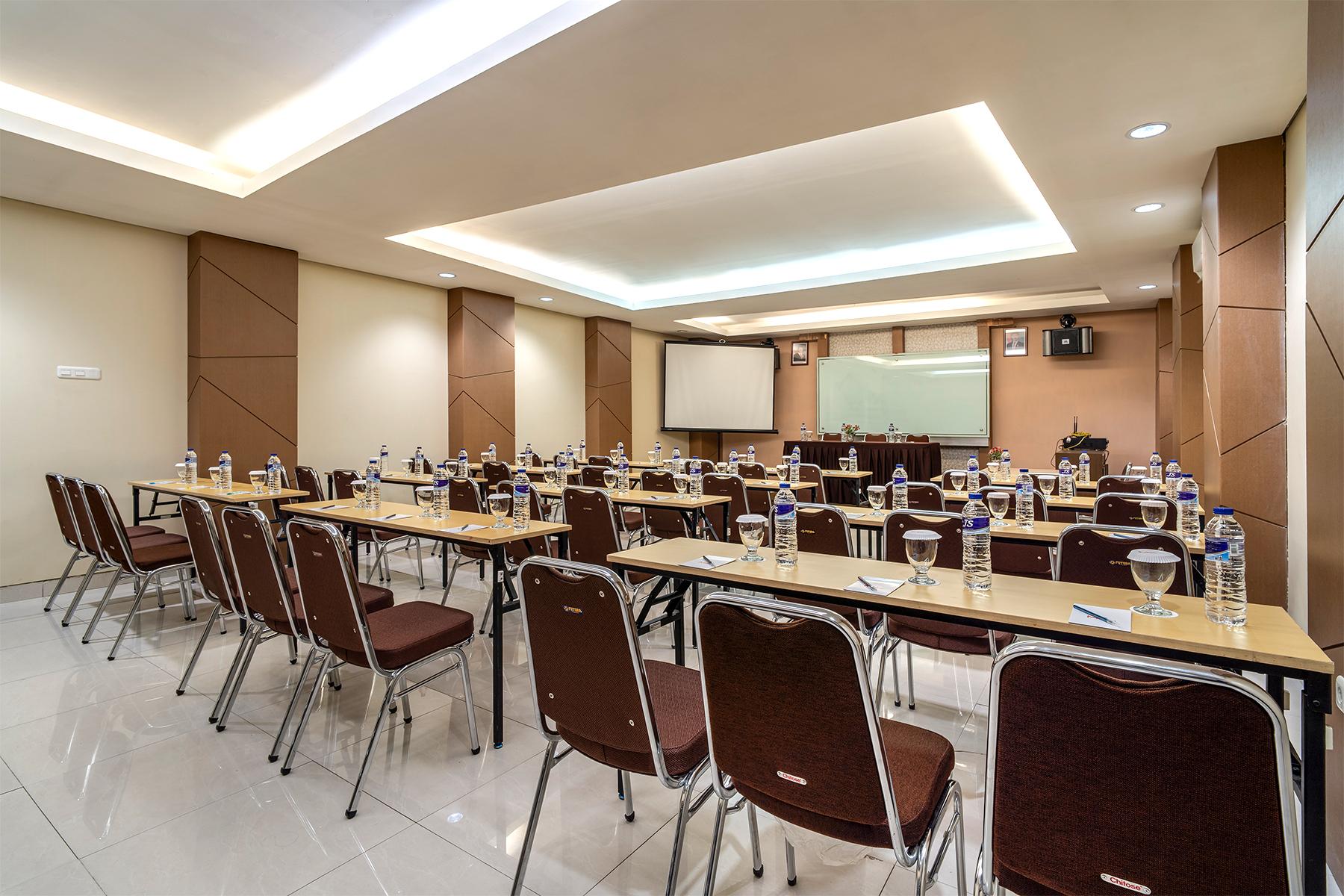Max Hotel Panakkukang Makassar By LIFE 23/30