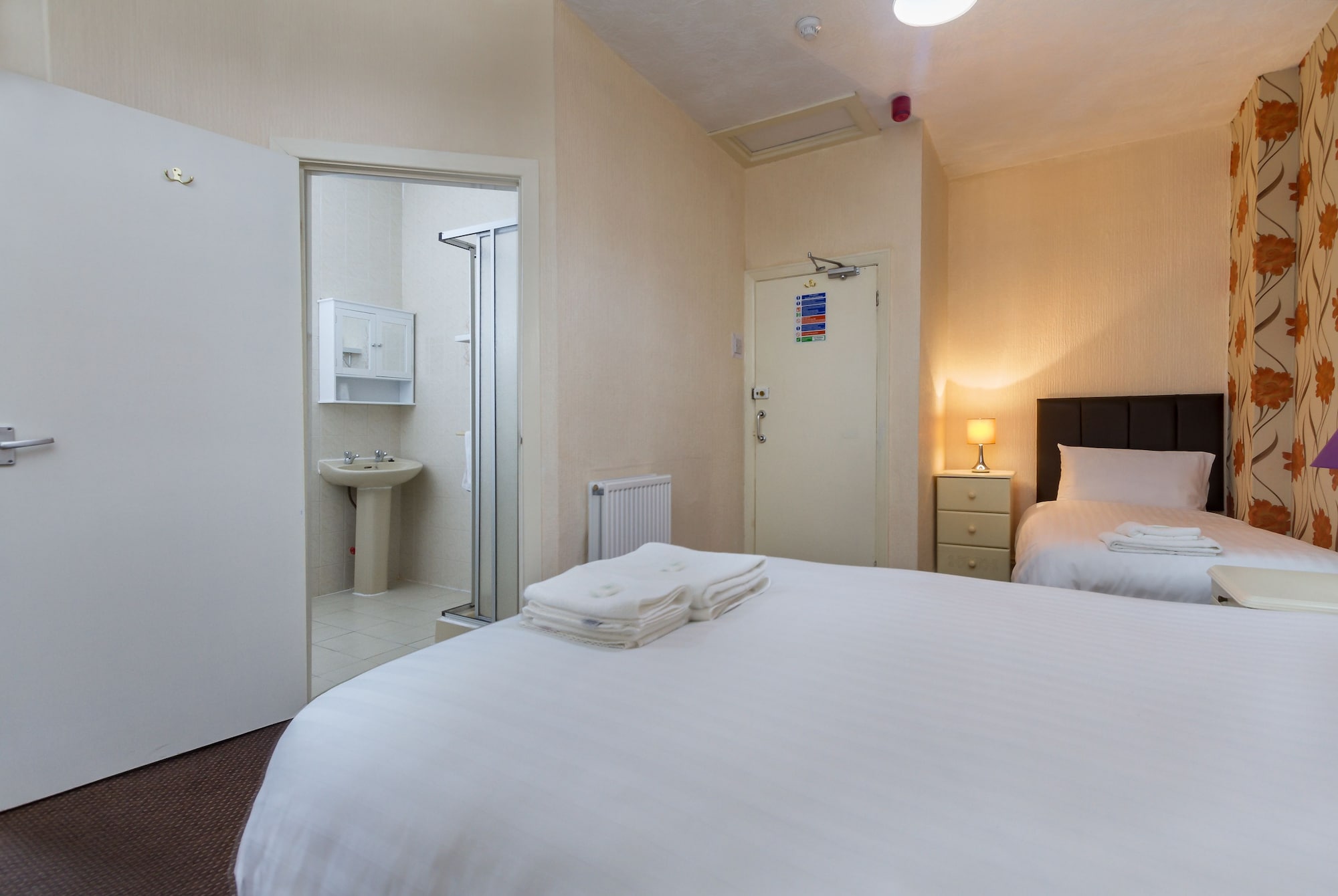 ROOM, TRIPLE