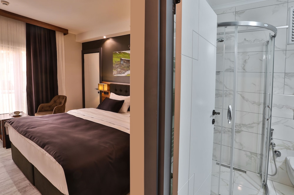 Azra Suite Otel 24/50