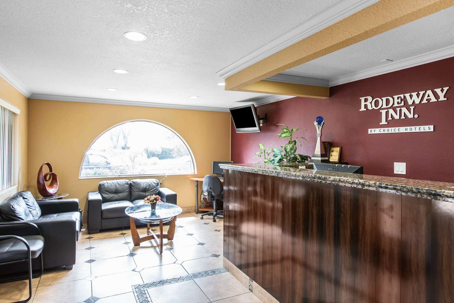 Rodeway Inn Escondido Downtown 7/34
