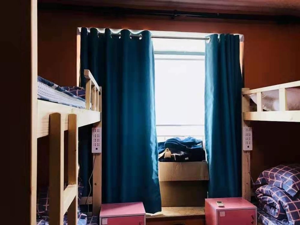 Pinkhostelling Laternational 9/22