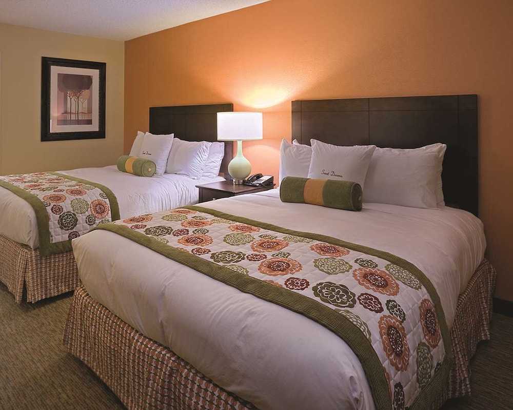 Doubletree Suites by Hilton at The Battery Atlanta 22/81