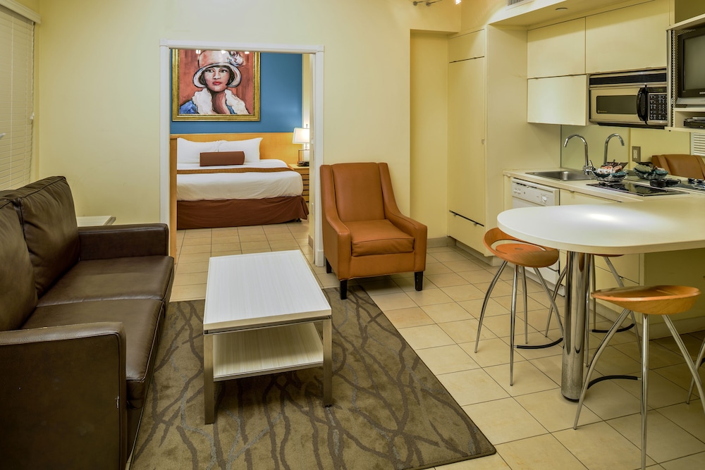 Hilton Vacation Club Crescent on South Beach Miami 25/35