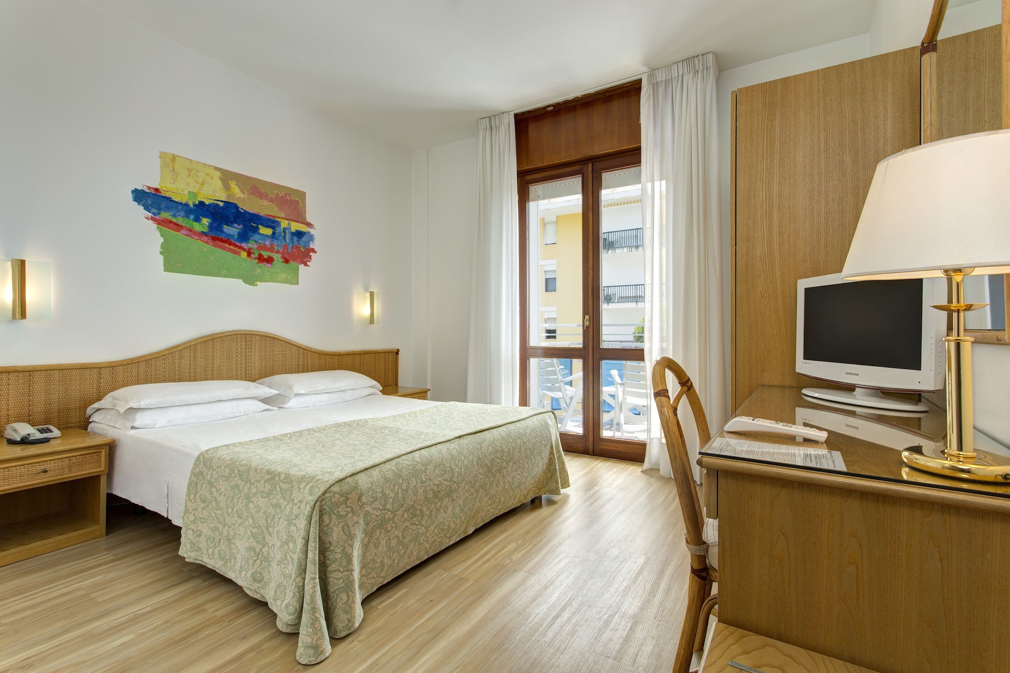 ROOM, DOUBLE BED