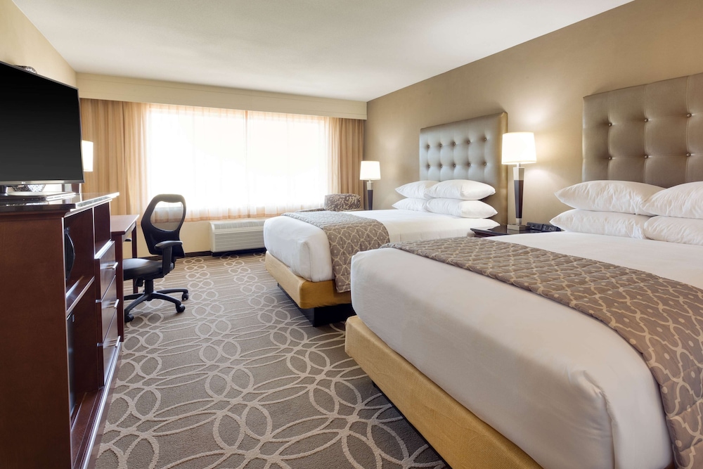 Deluxe, 2 Queen Beds, Accessible