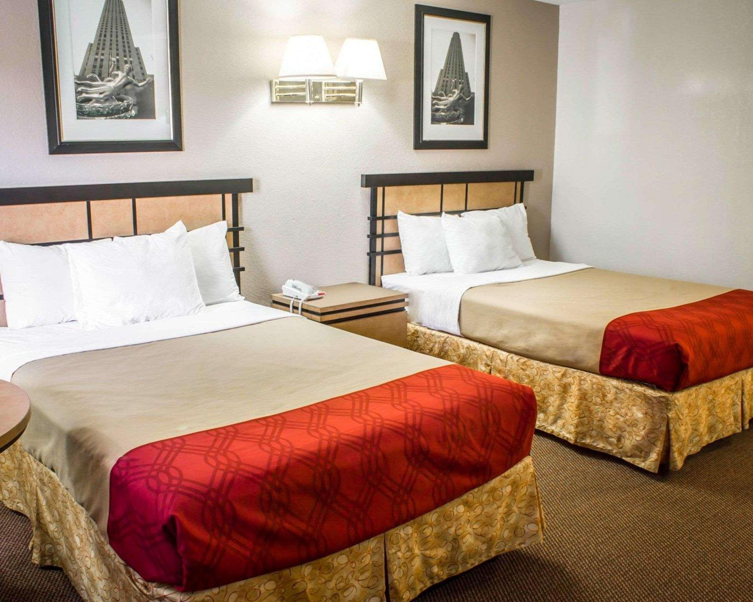 ROOM, 2 DOUBLE BEDS