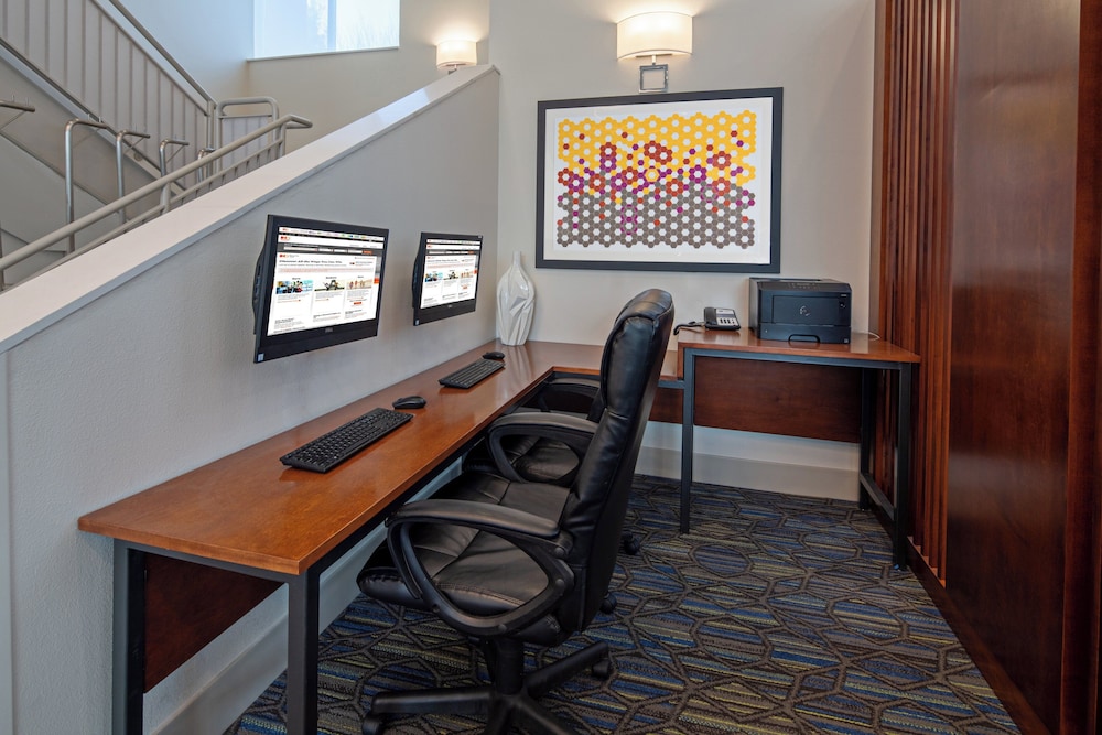 Holiday Inn Express Hotel Suites Seattle Sea Tac Airport 35/44