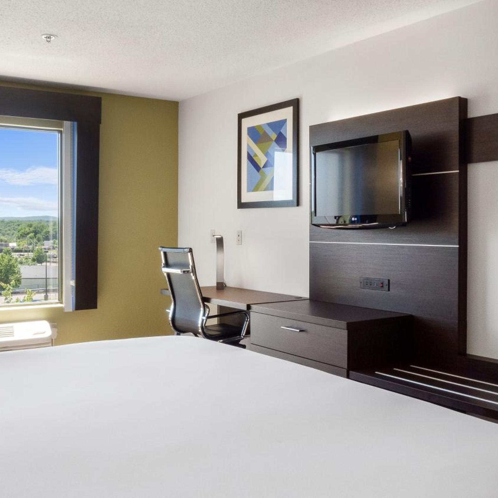 جناح بسرير كينج مع أريكة، Holiday Inn Express Hotel & Suites Newton Sparta 4/10