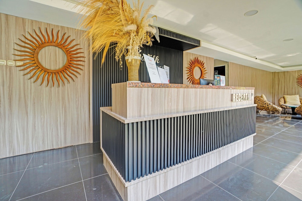 OYO 3283 Bwalk Hotel 6/40