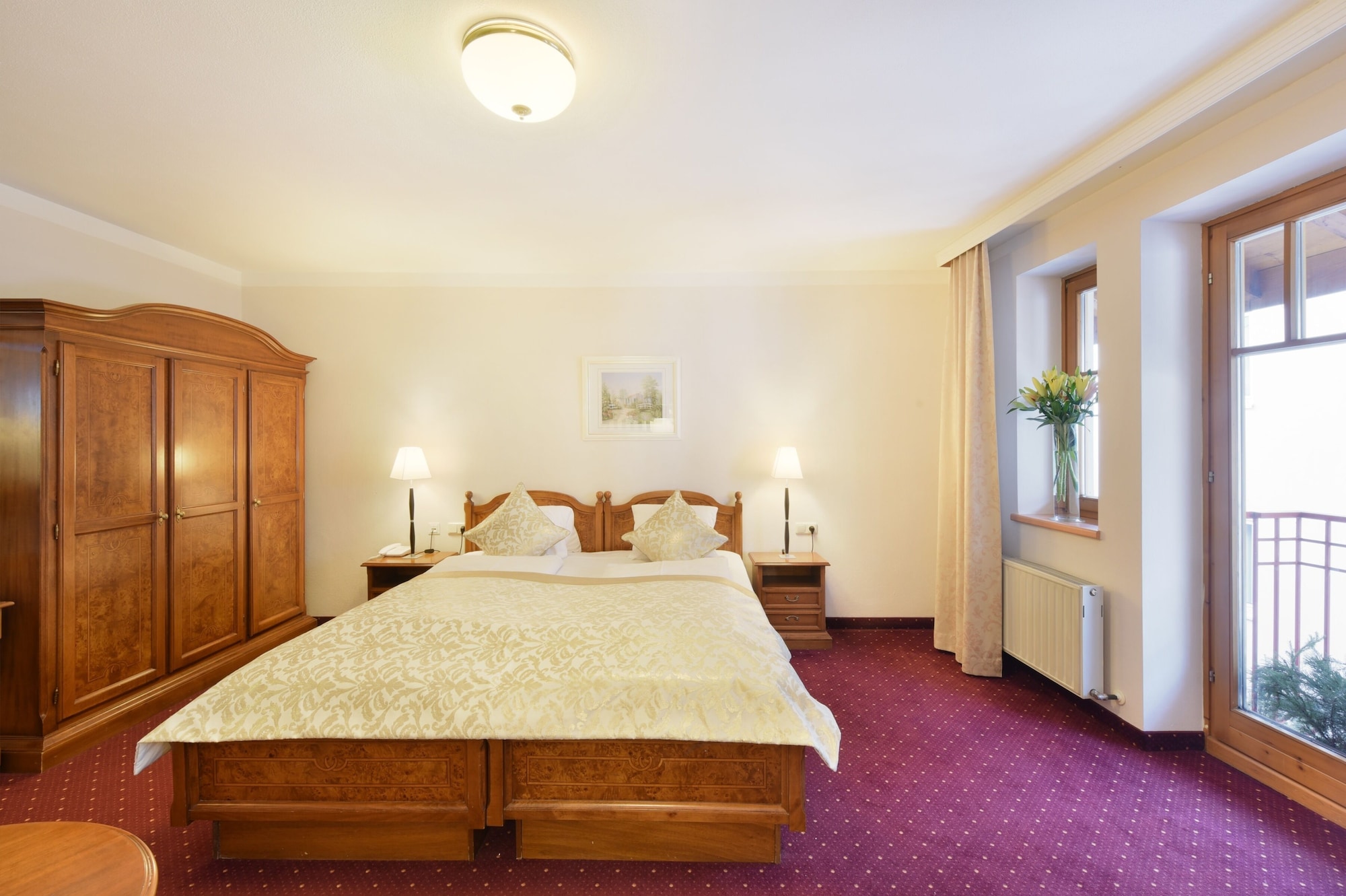 STANDARD, QUEEN BED, CITY VIEW
