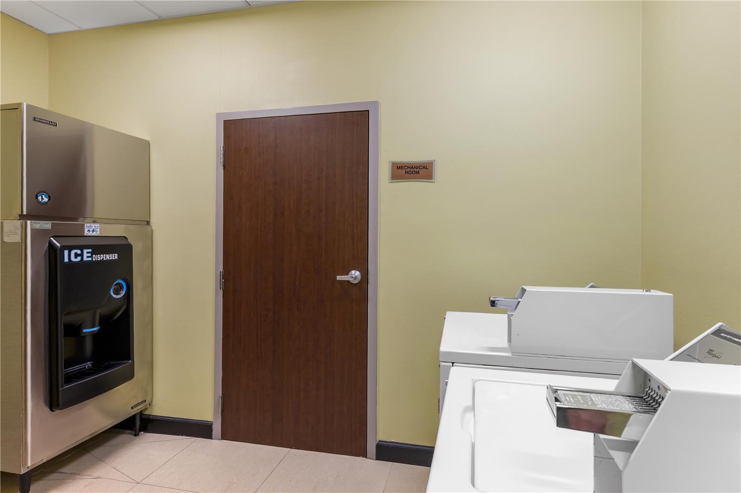 Best Western Plus JFK Inn & Suites 46/49