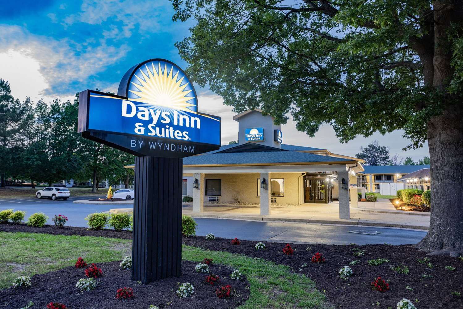 Days Inn & Suites by Wyndham Williamsburg Colonial 3/35