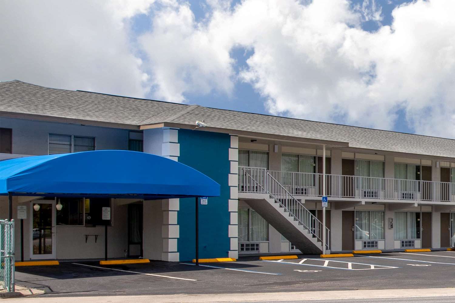 Days Inn By Wyndham Apopka Orlando in APOPKA - FL
