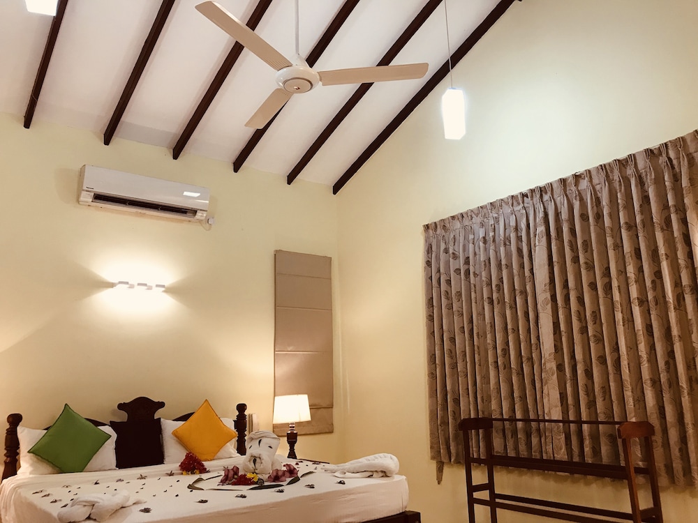 The Lake View Bungalow Yala 11/50